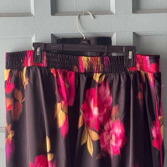 Torrid Black Floral Wide Leg Pants - Picture 4 of 6